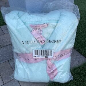 Victoria Secret Bathrobe ** NEW **